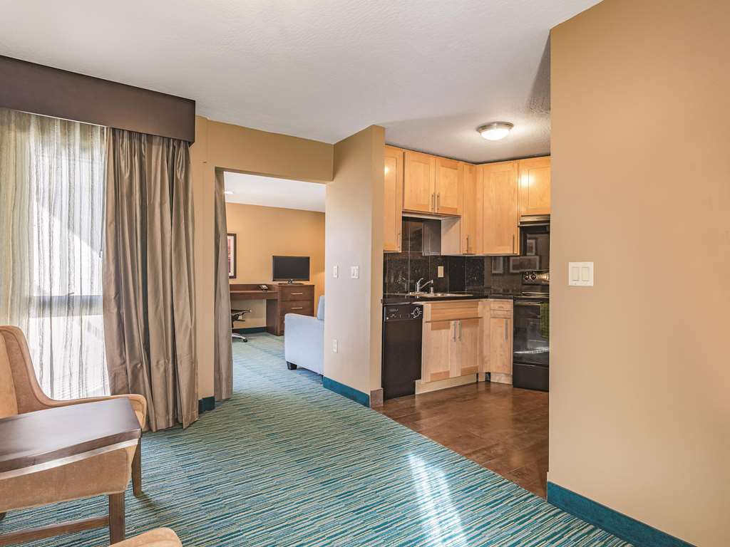 La Quinta Inn & Suites by Wyndham San Francisco Airport West - photo 50