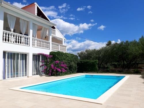 Holiday Home Villa Emma — 4-Star Luxury Hotel in Sukosan, Croatia