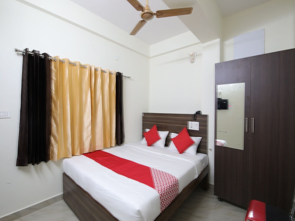 Oyo 26630 Mathura Inn - last minute hotel in Mysore