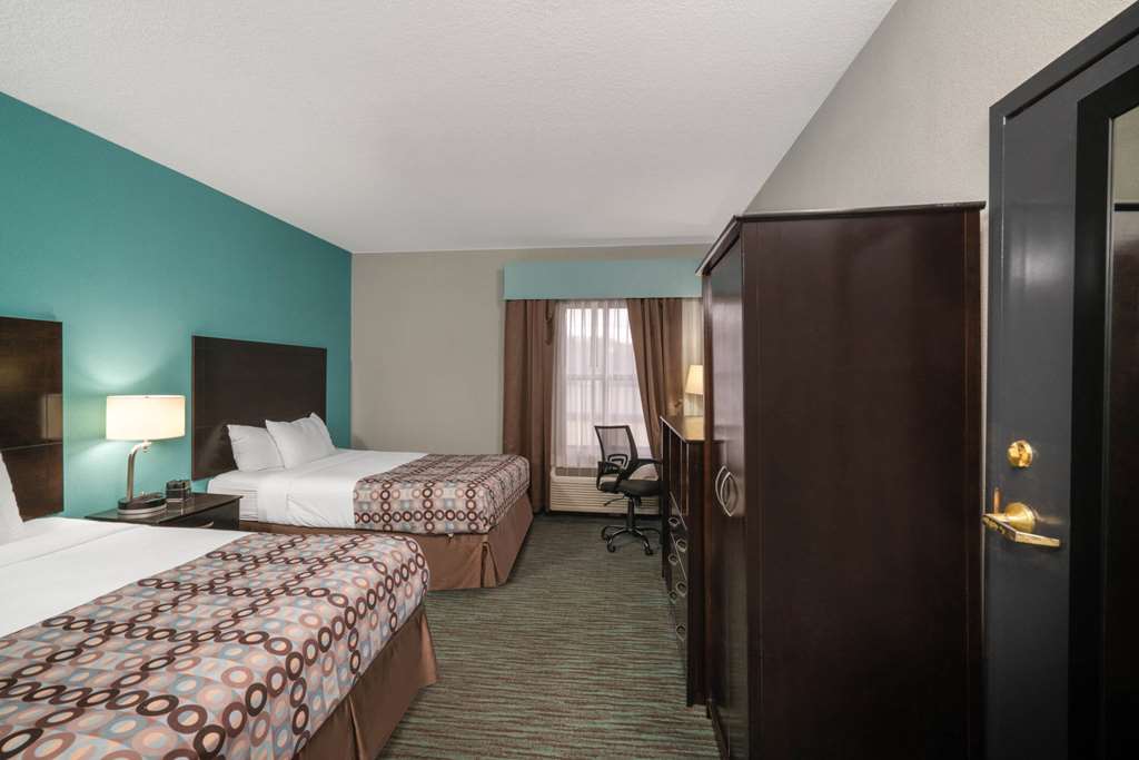 La Quinta Inn & Suites by Wyndham Knoxville East - photo 22