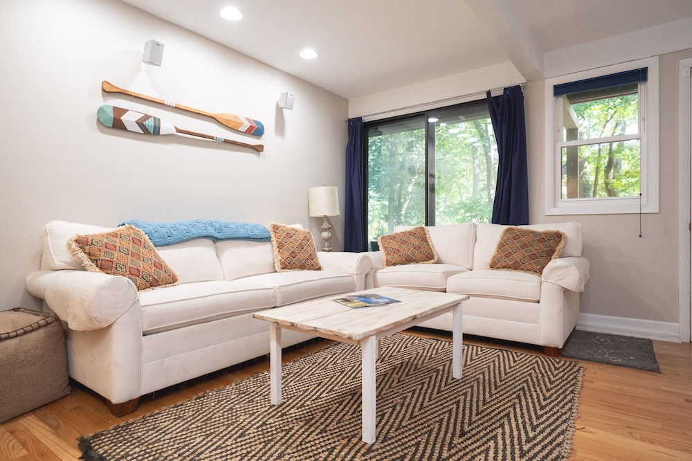 Escape to the Lake — hotel in Fontana