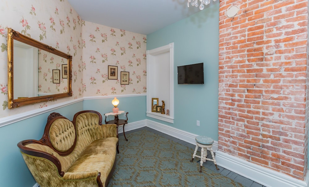 Historic Hotel Broadalbin - photo 17