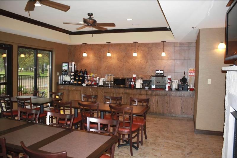 Parkwood Inn & Suites - photo 44