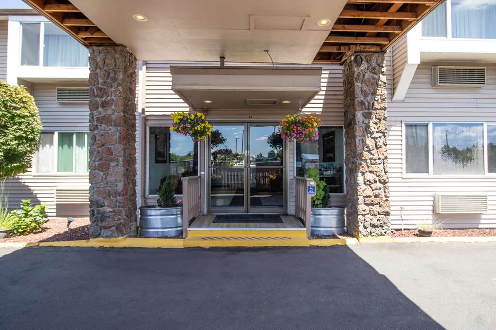 Red Lion Inn & Suites Vancouver - photo 4