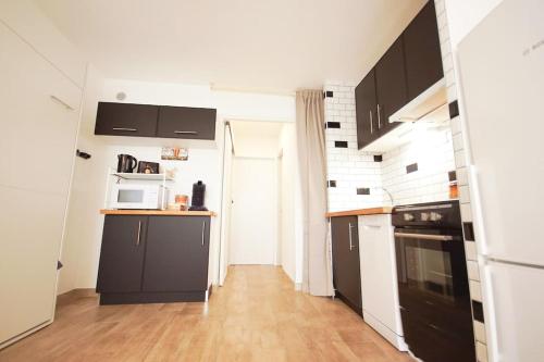 Rez de jardin avec terrasse accA s direct plage clim in Le Barcares, France