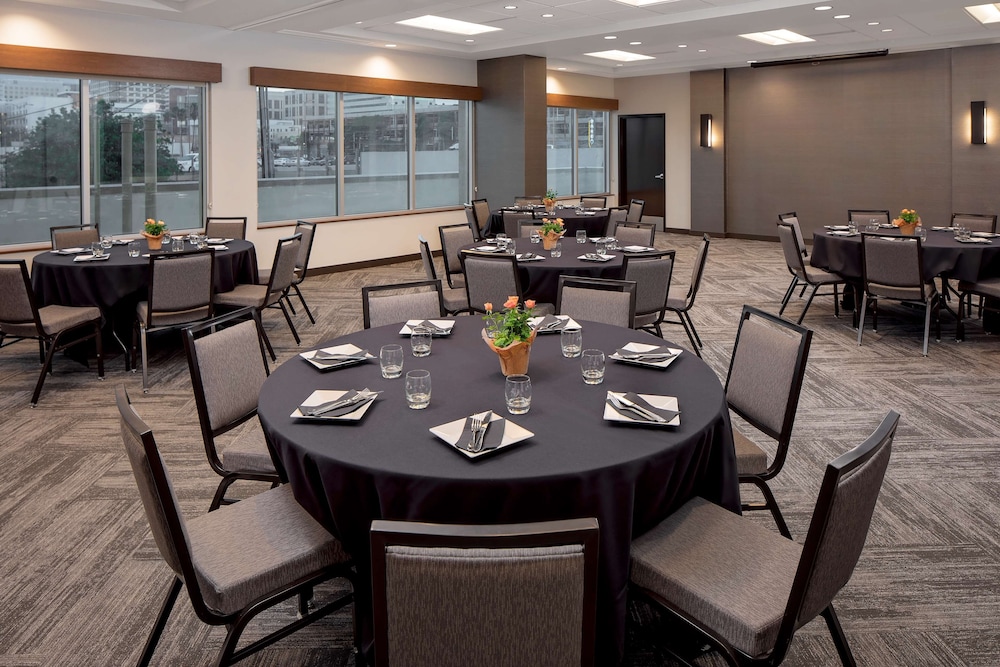 Hyatt Place Glendale Los Angeles - photo 36