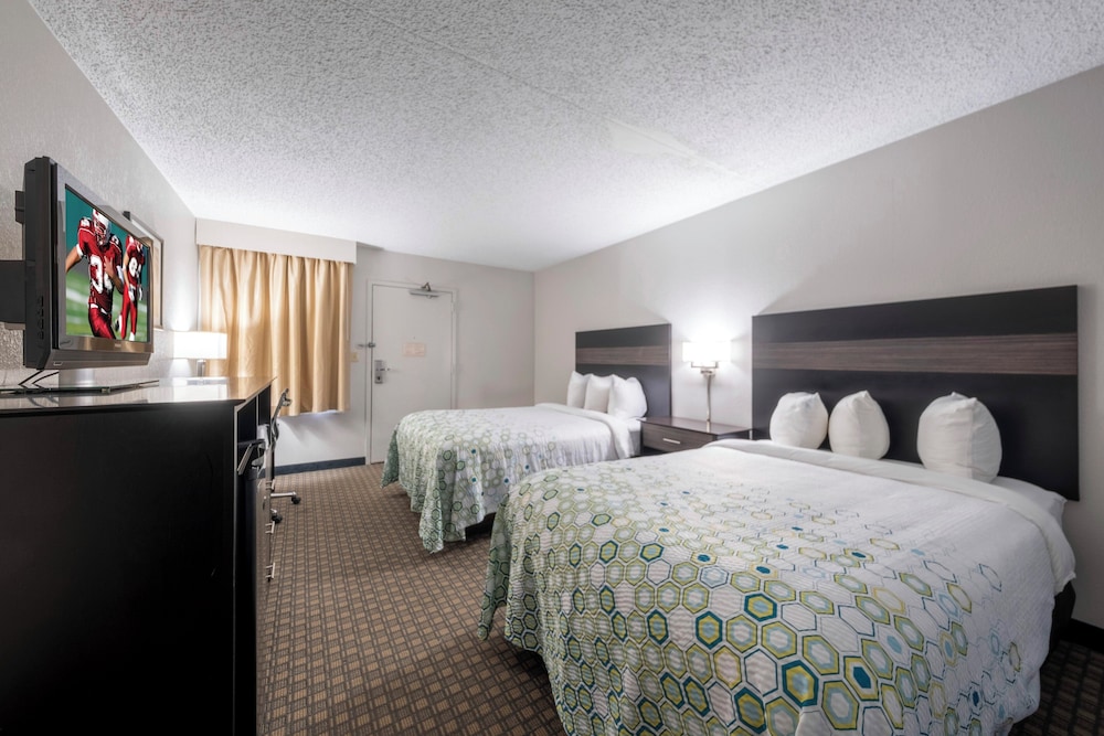 HomeTown Inn by Red Roof East Syracuse - photo 16