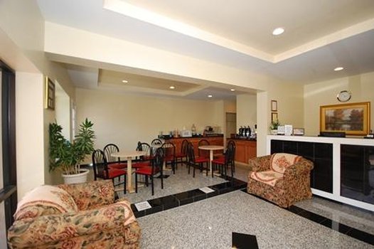 Motorsports Inn and Suites - photo 2