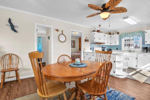 The Beach Fact Oar by Oak Island Accommodations - photo 44