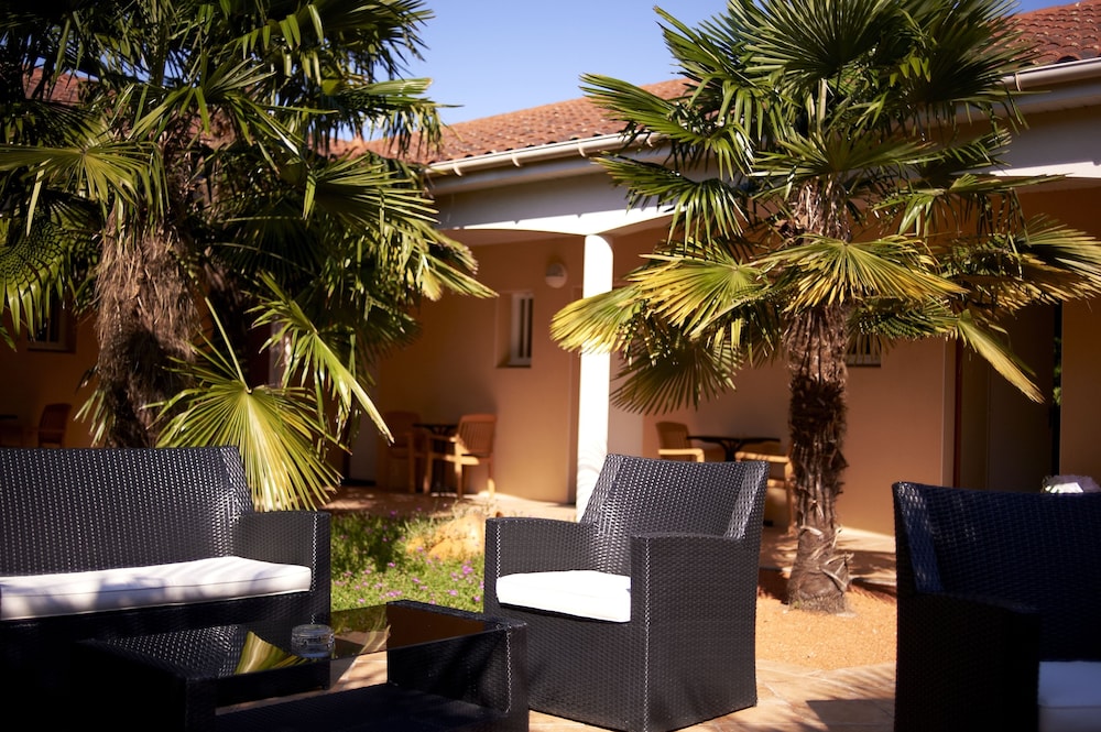 Hôtel La Closerie Nantes Nord in Thouare-Sur-Loire, France