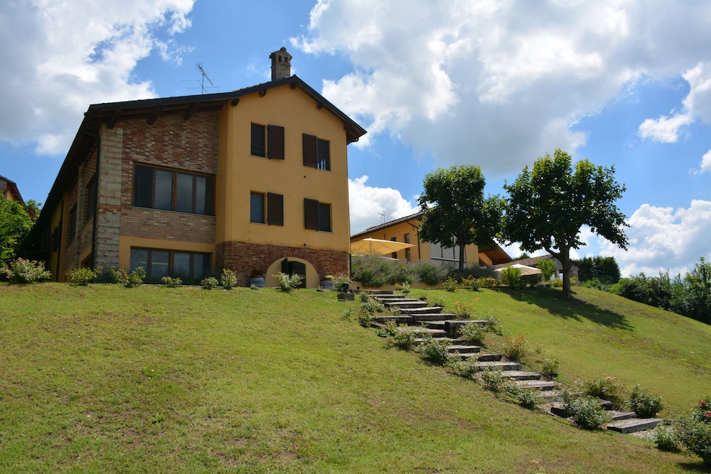 Ca' Villa Club Agriturismo — 4-Star Luxury Hotel in Gabiano, Italy