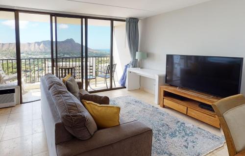 Sleek & Modern 32nd Floor Condo at the Waikiki Banyan Free parking condo — 4-Star Luxury Hotel in Honolulu, United States