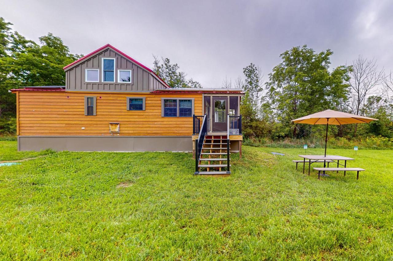 Seneca Lake Serenity & Sunny Serenity — hotel in Hector
