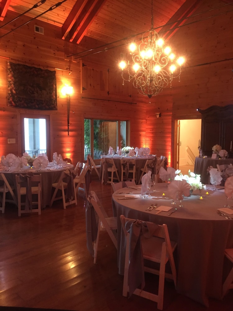 Weddings at Highholdborne — Chantilly — photo 5