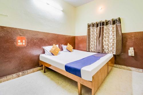 Hotel Sri New Sai Chandra by OYO Rooms in Guntur, India