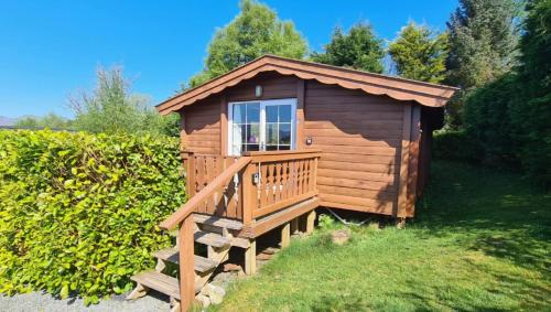 Cosy Log Cabin In Heart Of Snowdonia — 5-Star Luxury Hotel in Trawsfynydd, United Kingdom