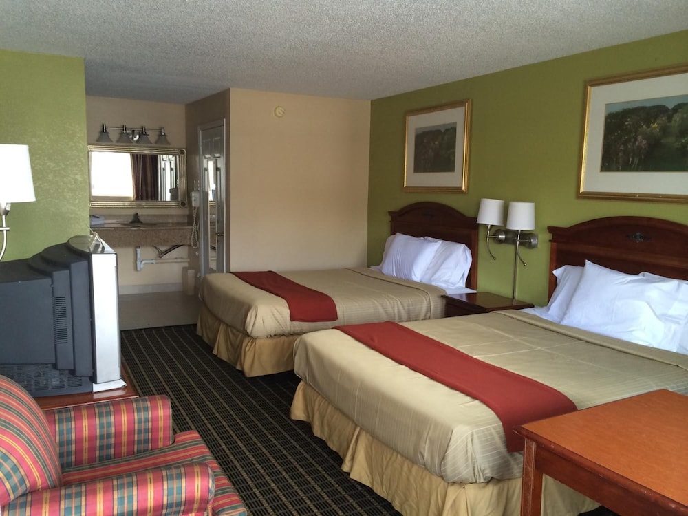 Newport News Inn - photo 8