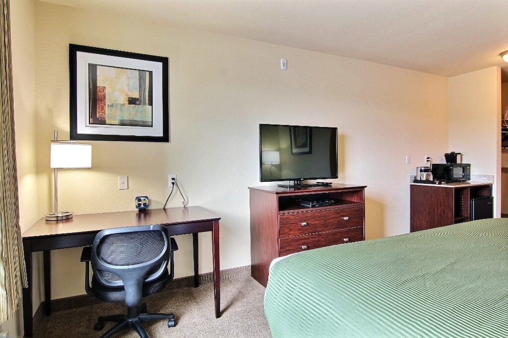 AmeriVu Inn & Suites Crookston - photo 8