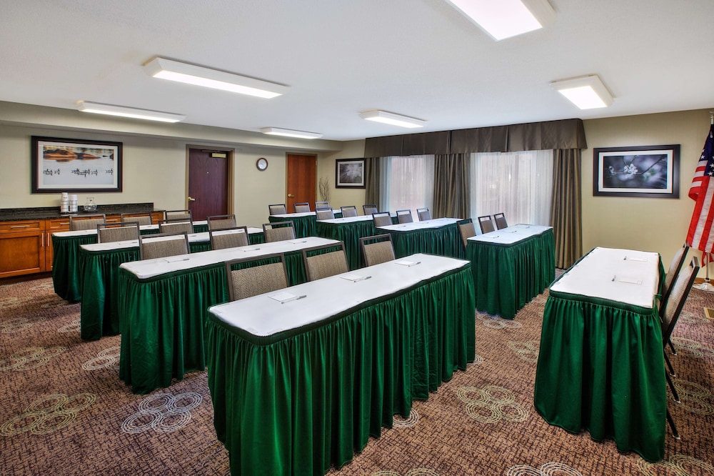 Hampton Inn Gaylord - photo 22