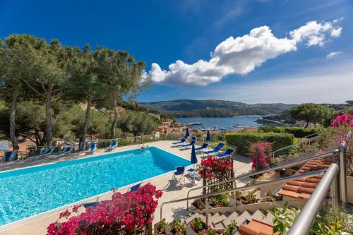Il Porto Bilocale 11 con piscina Goelba — 4-Star Luxury Hotel in Porto Azzurro, Italy