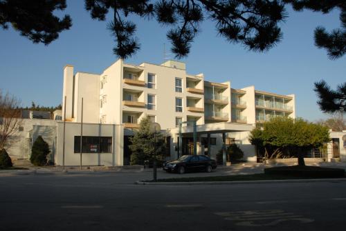 Rooms with a parking space Sinj Zagora 14466