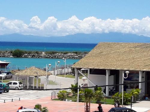 Appartement charmant à Grand Bourg 65 m Terrasse — 4-Star Luxury Hotel in Grand-Bourg, Guadeloupe