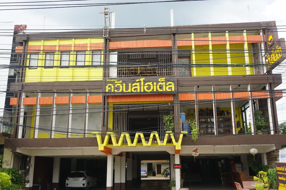 Queens Hotel - carbon neutral hotel in Chum Phae