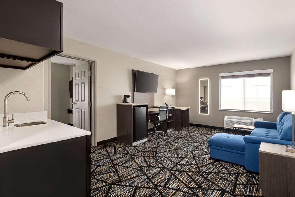 La Quinta Inn & Suites by Wyndham San Antonio N Stone Oak - photo 29