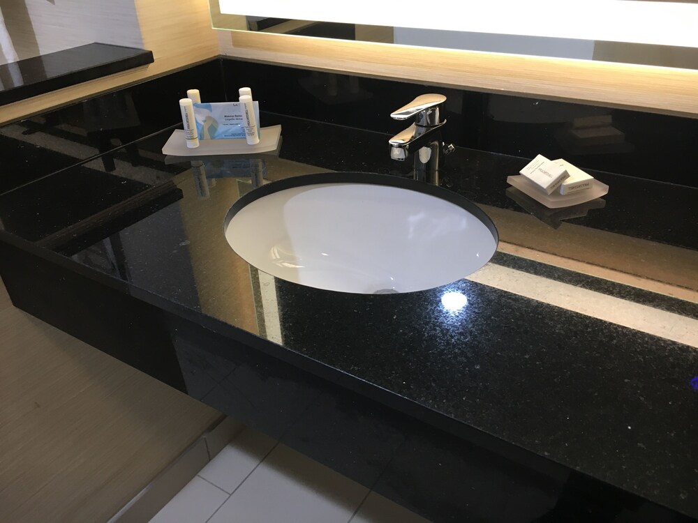 Fairfield Inn & Suites by Marriott Detroit Troy - photo 15