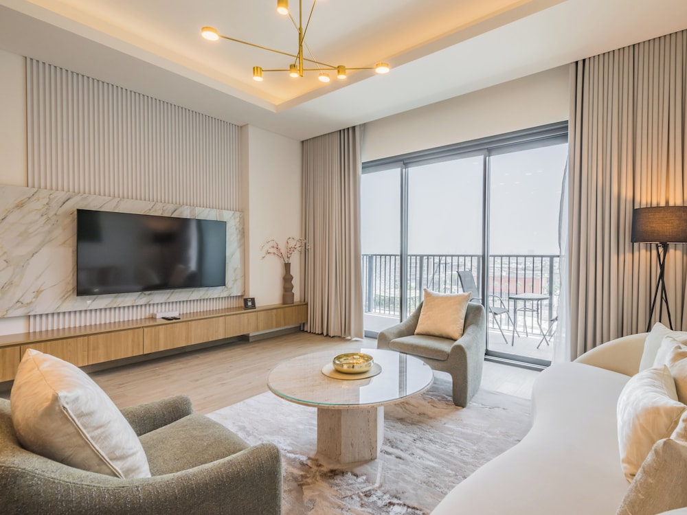 TRPS Central Park City Walk Al Wasl 2BR Modern Residence Elegantly Furnished to High Standards — 4-Star Luxury Hotel in Dubai, United Arab Emirates