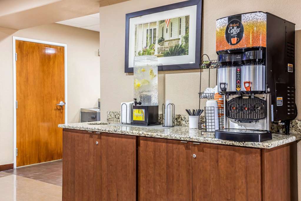 Comfort Inn & Suites Airport American Way - photo 26