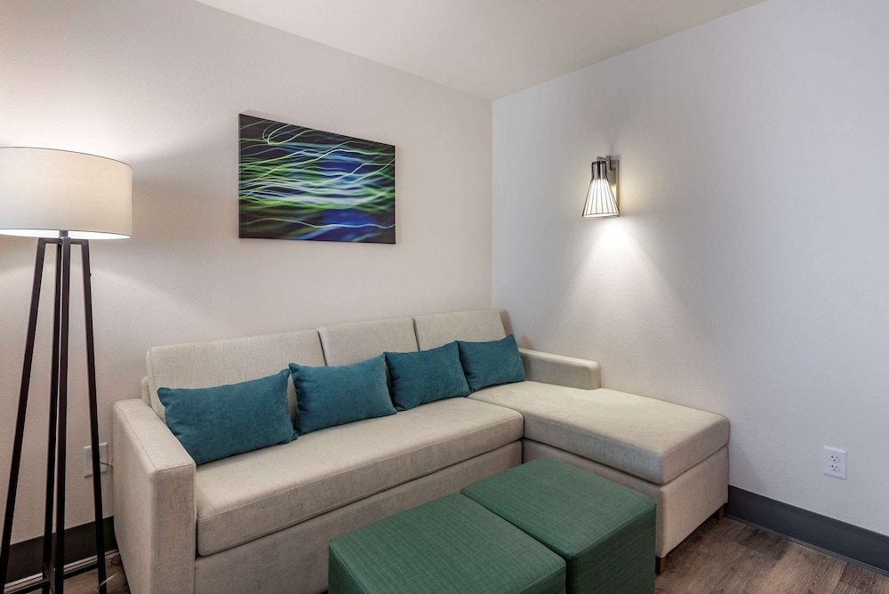 Comfort Suites Colorado Springs East Medical Center Area - photo 22