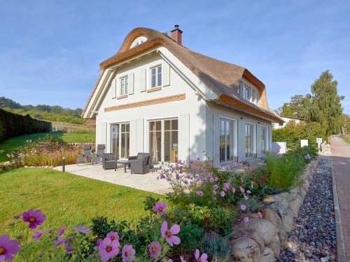 Landhaus Max in Moritzdorf Luxus unter Reet mit Seeblick Kamin Sauna — 4-Star Luxury Hotel in Ostseebad Sellin, Germany