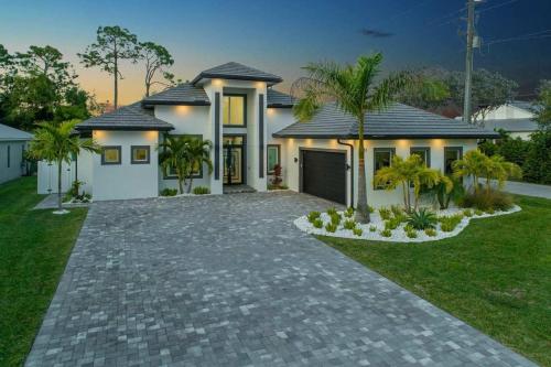 Diamond Blue Beach Home — 4-Star Luxury Hotel in Bonita Springs, United States