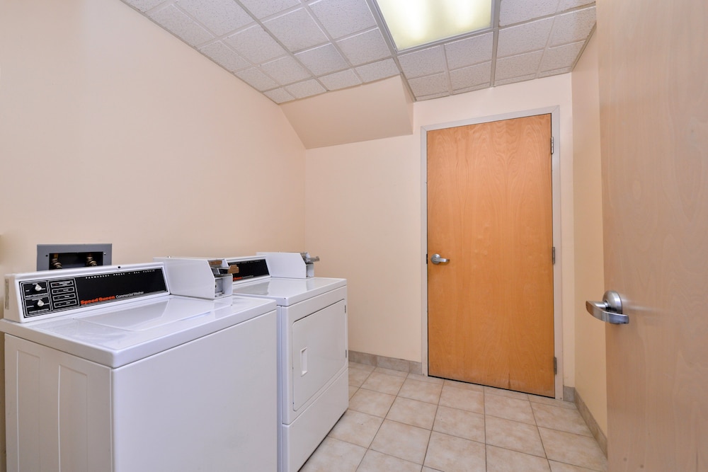 Red Roof Inn Sandusky Milan - photo 15