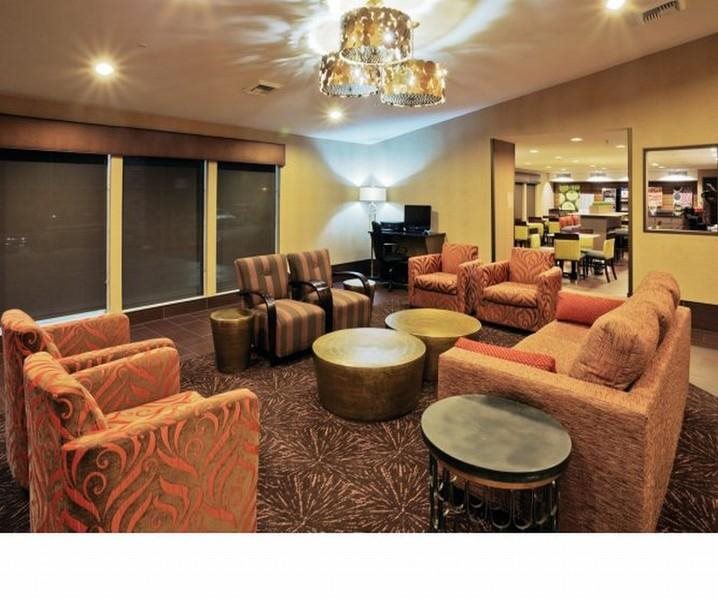 La Quinta Inn & Suites by Wyndham Las Vegas Tropicana