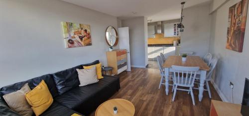 Spacious 3 Bedroom Apartment in Central London near Holborn Tube — 4-Star Luxury Hotel in London, United Kingdom