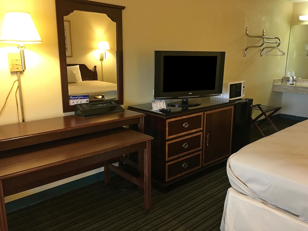 Americas Inn - photo 11