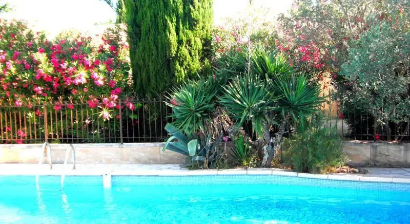 Les Mazets du Soleil - carbon neutral hotel in Avignon