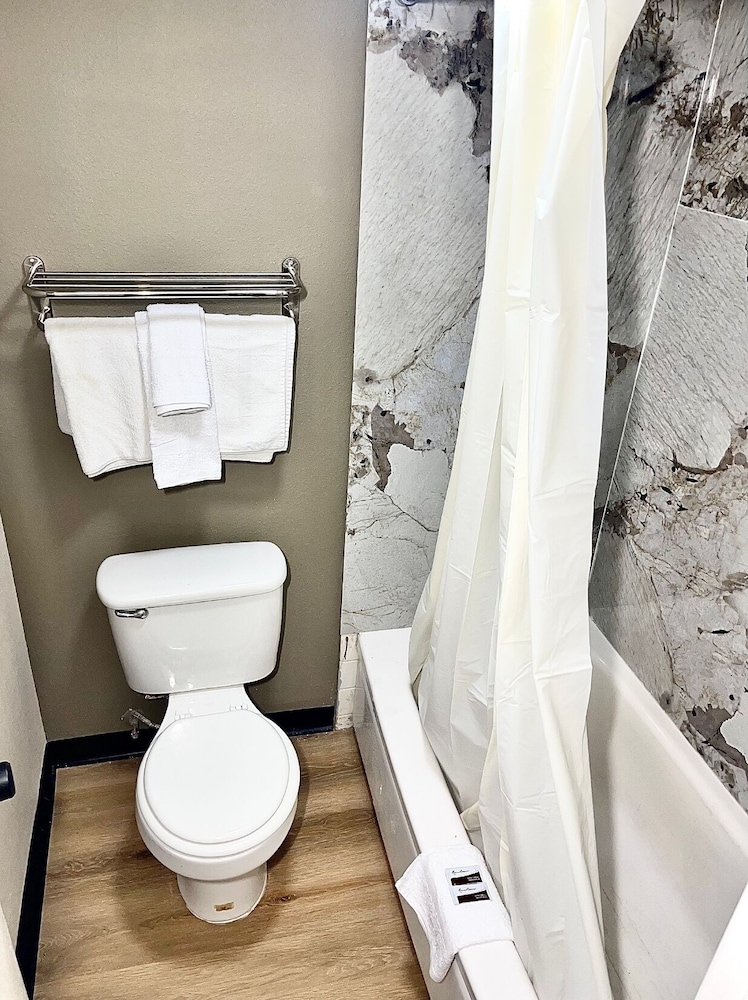 Super 8 by Wyndham Blythe - photo 2