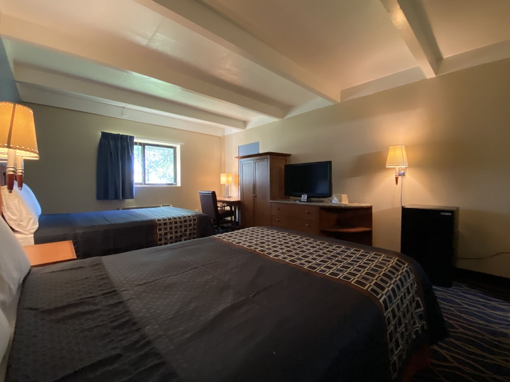 Economy Inn North Randall - photo 5