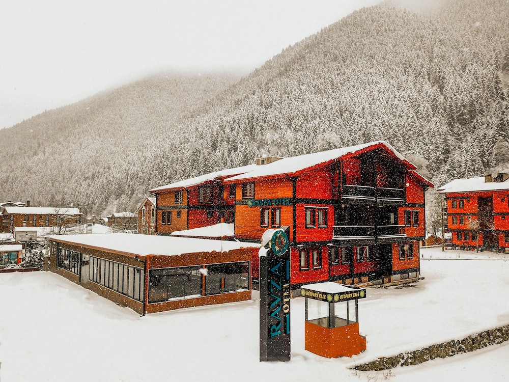 Ravza Otel Uzungol in Caykara, Turkey