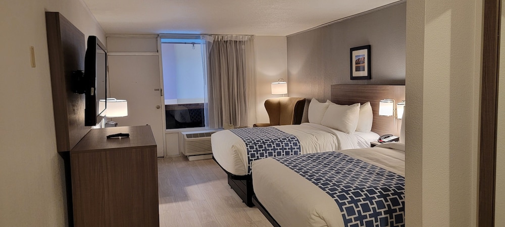 Clarion Inn & Suites and Convention Center - photo 8