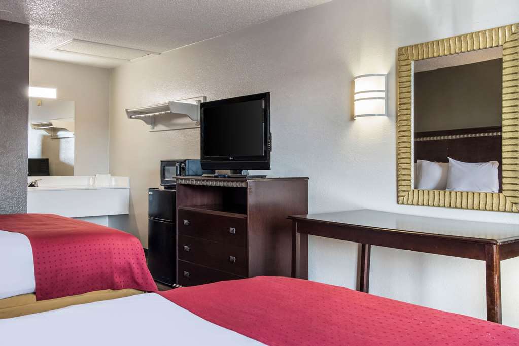 Rodeway Inn Near Hall of Fame - photo 23
