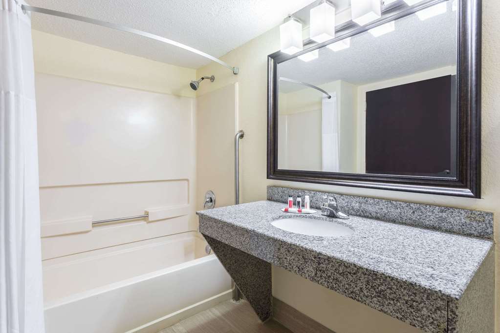 Days Inn by Wyndham Newberry - photo 13