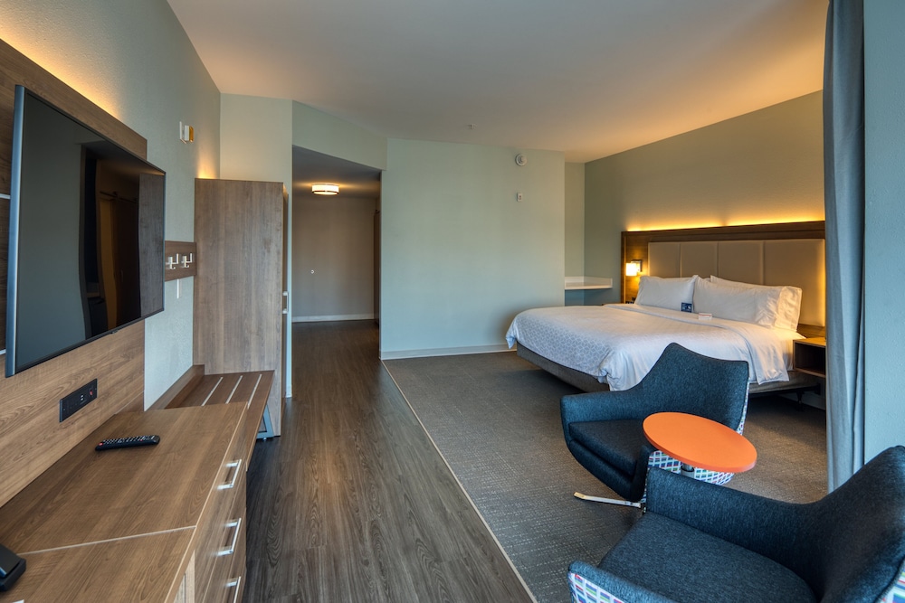 Holiday Inn Express & Suites Charlotte South End by IHG - photo 63