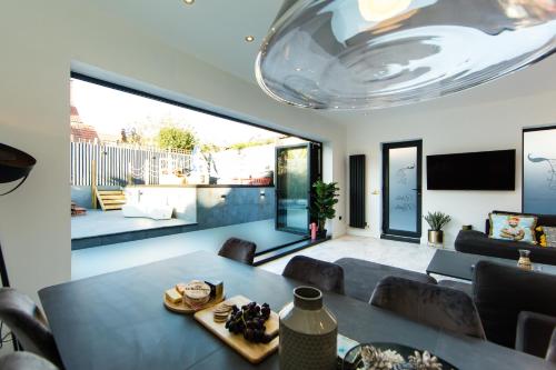 Rounton Villa by Luxury Travel Emporium Hot Tub Sea Views Parking