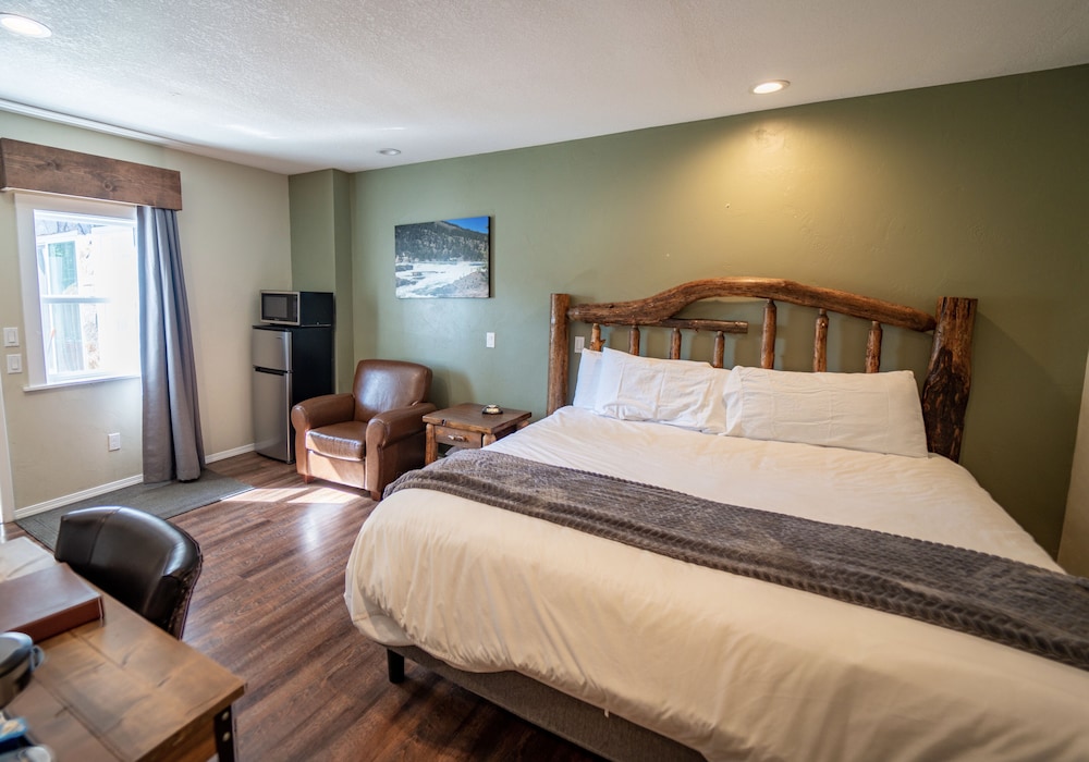 Evergreen Motel - photo 43