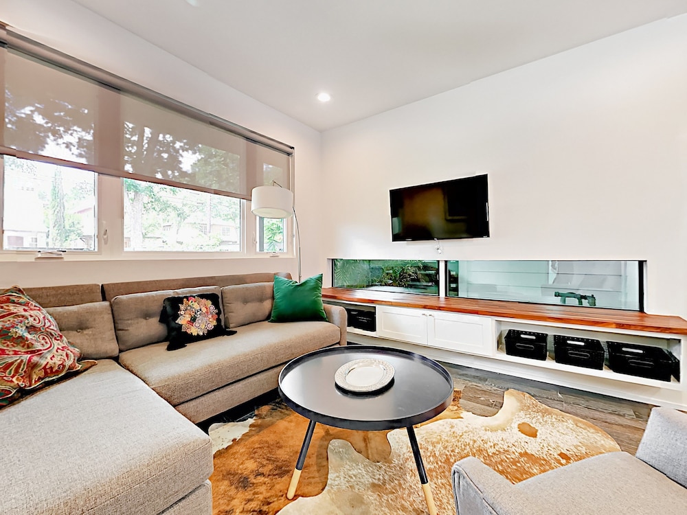 606 W Johanna Street Duplex Unit A 3 Br apts by RedAwning — 4-Star Luxury Hotel in Austin, United States