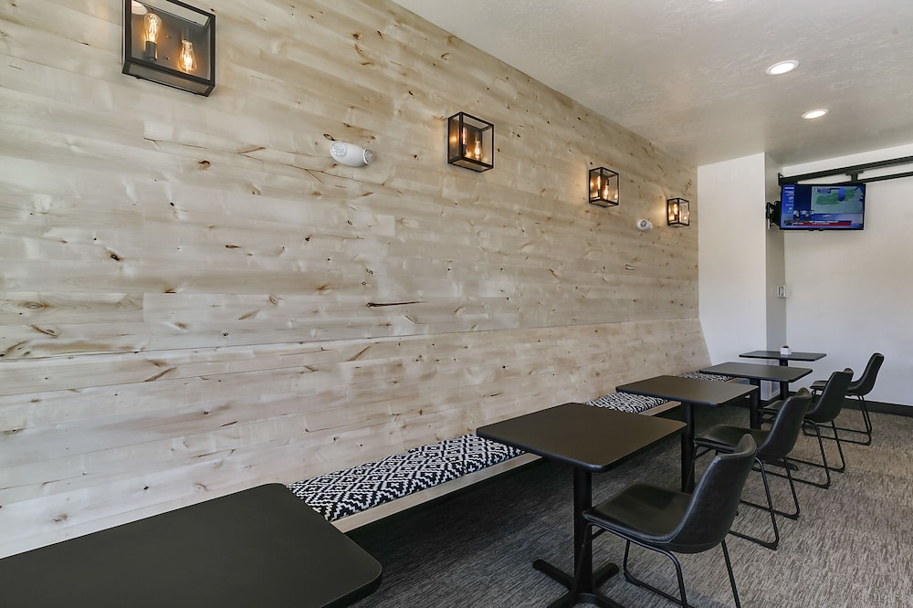 Silver Creek Hotel - photo 43